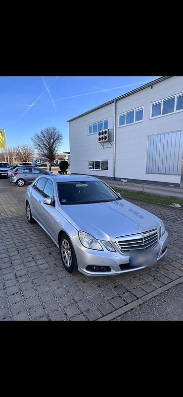 Gebraucht Mercedes E220 170 PS (125 kW) 2011 Grau Limousine