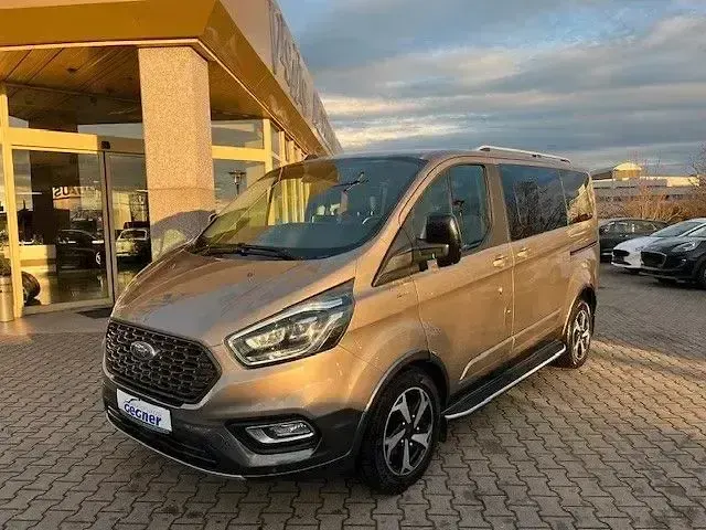 Usado Ford Tourneo Custom Active 185 HP (136 kW) 2022 Dourado Van