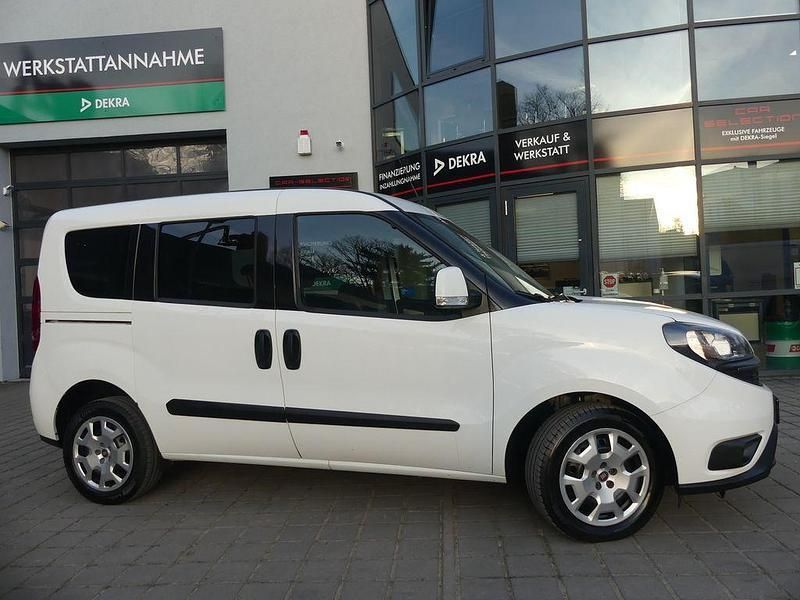 Weiß Gebraucht 2021 Fiat Doblò Van / Kleinbus | 16.800 € (Teuer) - Bild 1/4