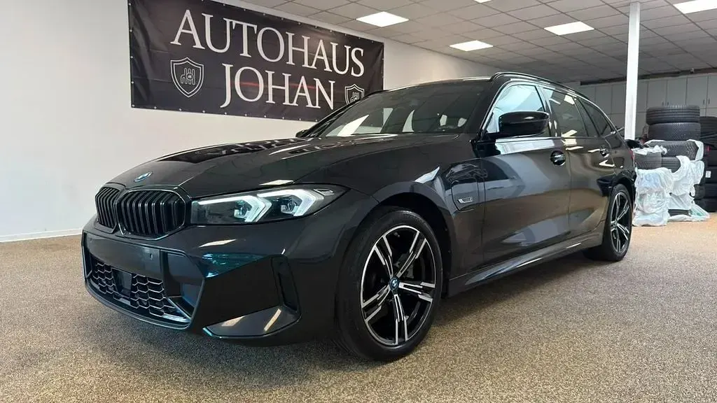 Gebraucht BMW 330 M Sport 184 PS (135 kW) 2022 Schwarz Kombi