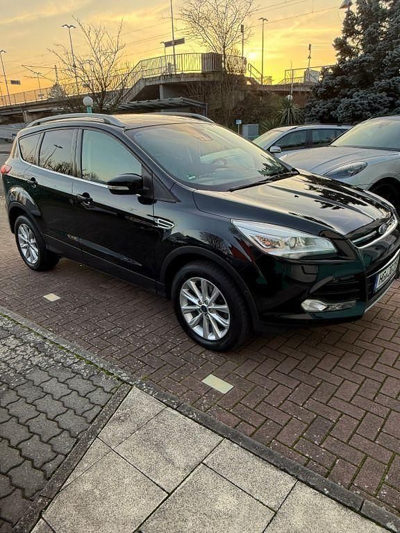 Gebraucht Ford Kuga Titanium 182 PS (133 kW) 2015 Schwarz SUV