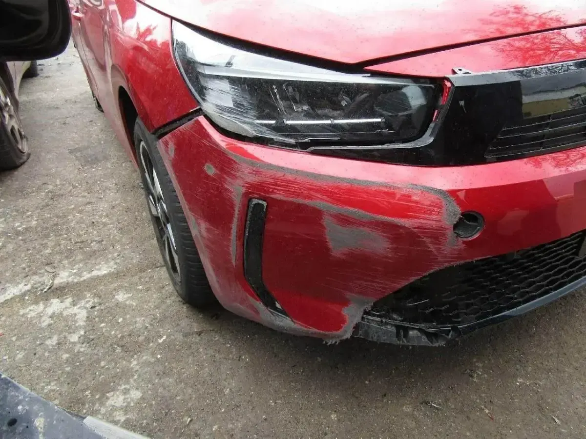 Gebraucht Opel Corsa-e 100 kW (136 PS) 2025 Rot Kleinwagen