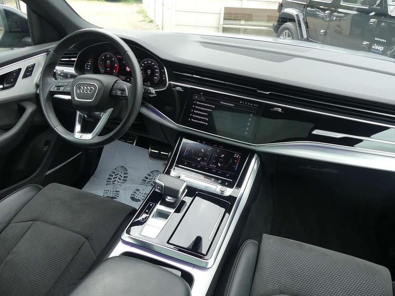 Gebraucht Audi Q8 S-Line 286 PS (210 kW) 2021 Florettsilber metalli (metallic) SUV