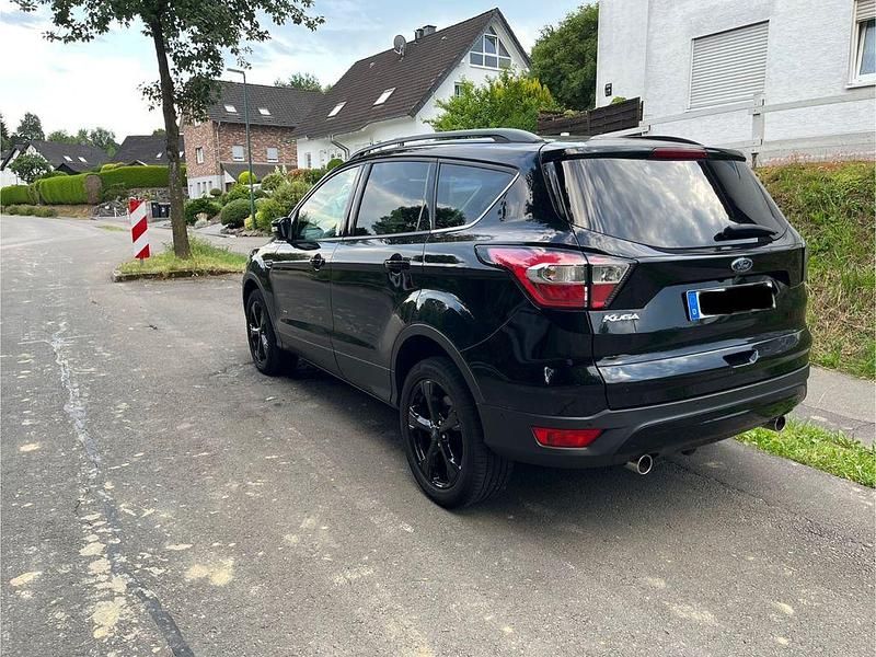 Gebraucht Ford Kuga Cool & Connect 179 PS (131 kW) 2017 Schwarz SUV