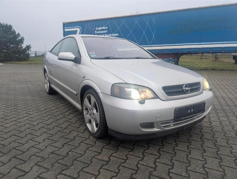 Second-hand Opel Astra 146 CP (107 kW) 2003 Argintiu Coupe