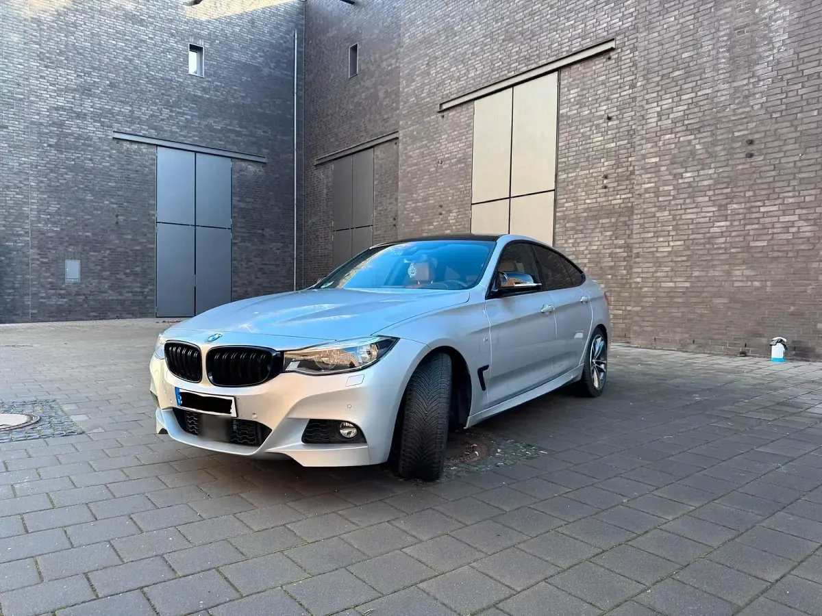 Gebraucht BMW 330 M Sport 256 PS (188 kW) 2018 Silber Coupé