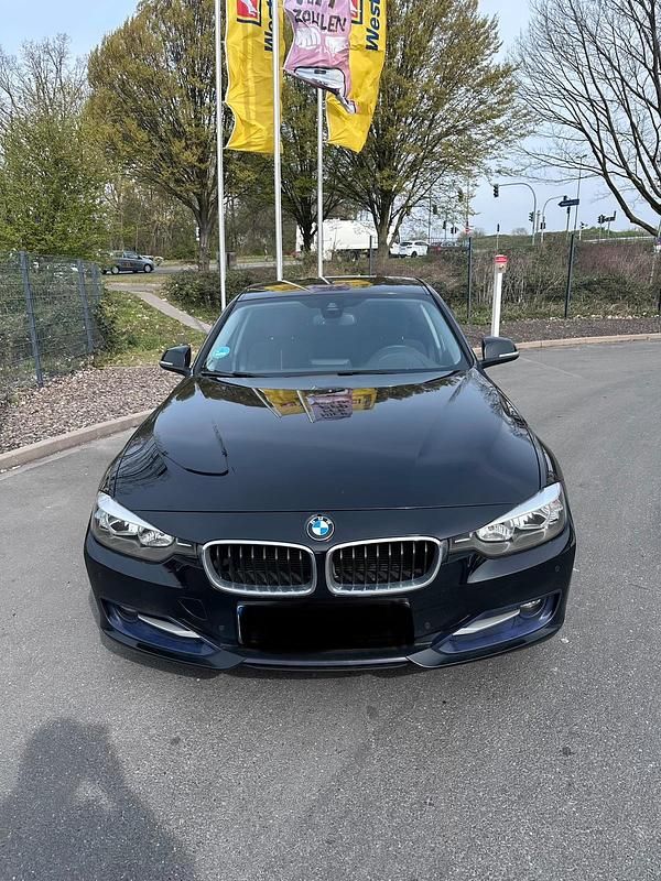 Gebraucht BMW 320 Sport Line 184 PS (135 kW) 2014 Schwarz Limousine