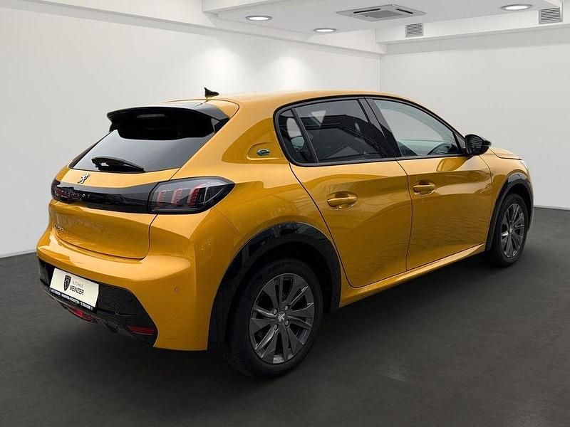 Gebraucht Peugeot e-208 Allure 100 kW (136 PS) 2022 Gelb Kleinwagen