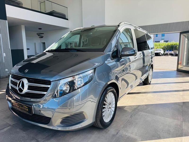 Flintgrau Gebraucht 2017 Mercedes V250 Edition Van / Kleinbus | 28.890 € (Etwas zu teuer) - Bild 1/4