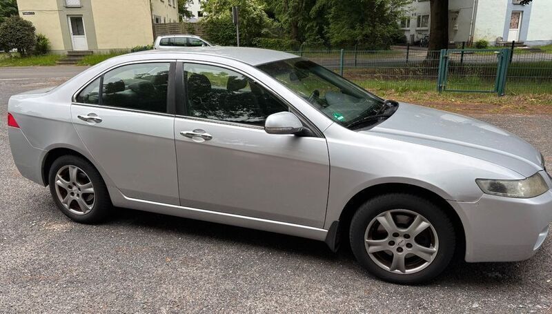Grau Gebraucht 2004 Honda Accord Comfort Limousine | 1.000 € - Bild 1/4