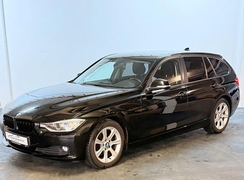 Schwarz Gebraucht 2013 BMW 320 Kombi | 11.300 € (Etwas zu teuer) - Bild 1/4