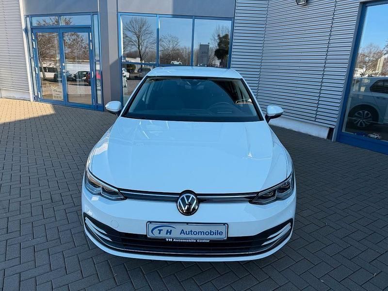 Gebraucht VW Golf VIII Active 150 PS (110 kW) 2022 Weiß Limousine