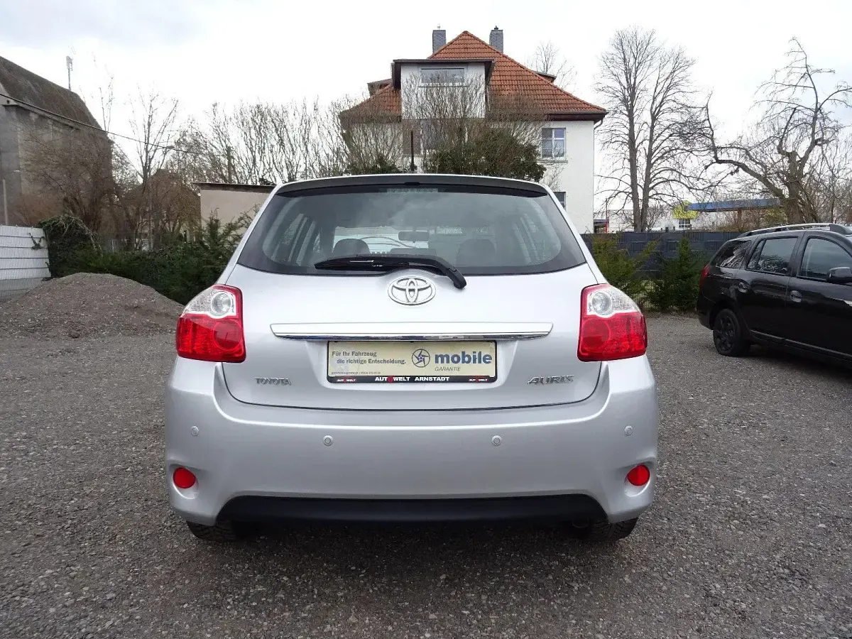 Gebraucht Toyota Auris Edition 126 PS (92 kW) 2011 Grau Kleinwagen
