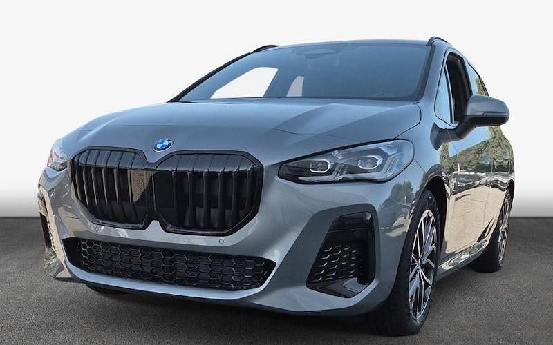 Grau Neu 2025 BMW 218 Kombi | 44.490 € (Teuer) - Bild 1/4