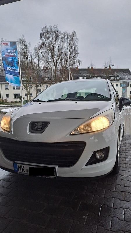 Weiß Gebraucht 2011 Peugeot 207 Kleinwagen | 2.350 € - Bild 1/4