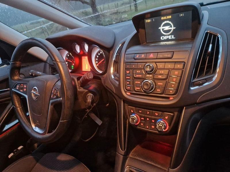 Gebraucht Opel Zafira Tourer Innovation 140 PS (102 kW) 2012 Weiß Van / Kleinbus