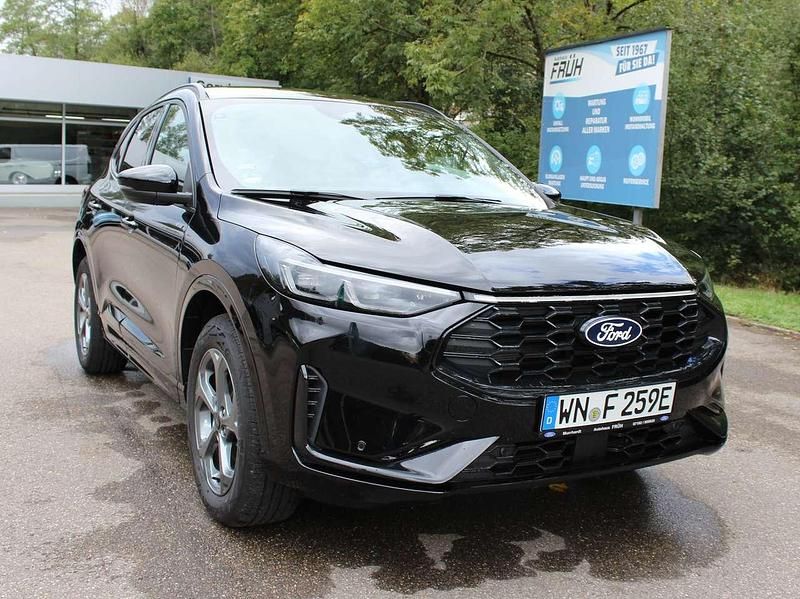 Obsidianschwarz metallic Gebraucht 2024 Ford Kuga ST-Line SUV | 39.890 € (Fairer Preis) - Bild 1/4
