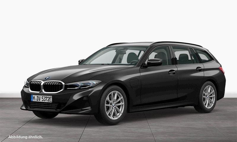 Gebraucht BMW 330e 184 PS (135 kW) 2023 Saphirschwarz Kombi