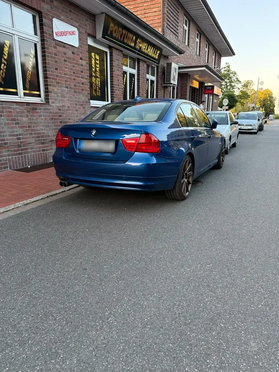 Gebraucht BMW 325 218 PS (160 kW) 2008 Blau Limousine