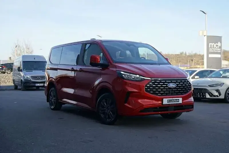 Gebraucht Ford Tourneo Custom Titanium 136 PS (100 kW) 2024 Rot Van