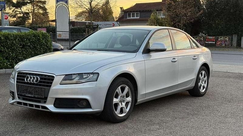 Eissilber Gebraucht 2009 Audi A4 Attraction Limousine | 6.800 € (Fairer Preis) - Bild 1/4