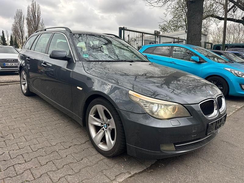Gebraucht BMW 520 177 PS (130 kW) 2009 Grau Kombi