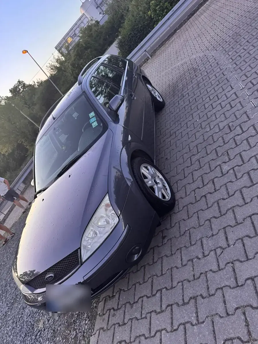 Gebraucht Ford Mondeo 125 PS (91 kW) 2002 Grau Kombi