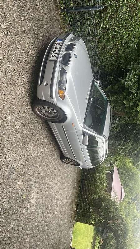 Grau Gebraucht 2005 BMW 320 Kombi | 3.200 € (Guter Preis) - Bild 1/4