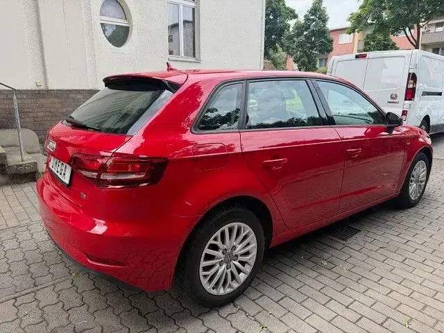 Gebraucht Audi A3 Sport 116 PS (85 kW) 2017 Rot Limousine