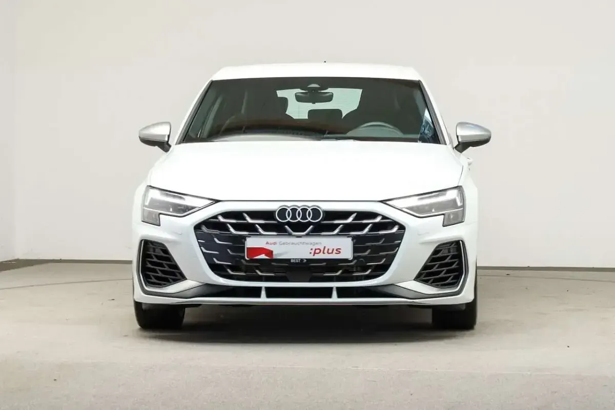 Gebraucht Audi S3 Ambiente 333 PS (244 kW) 2025 Arkonaweiß Limousine