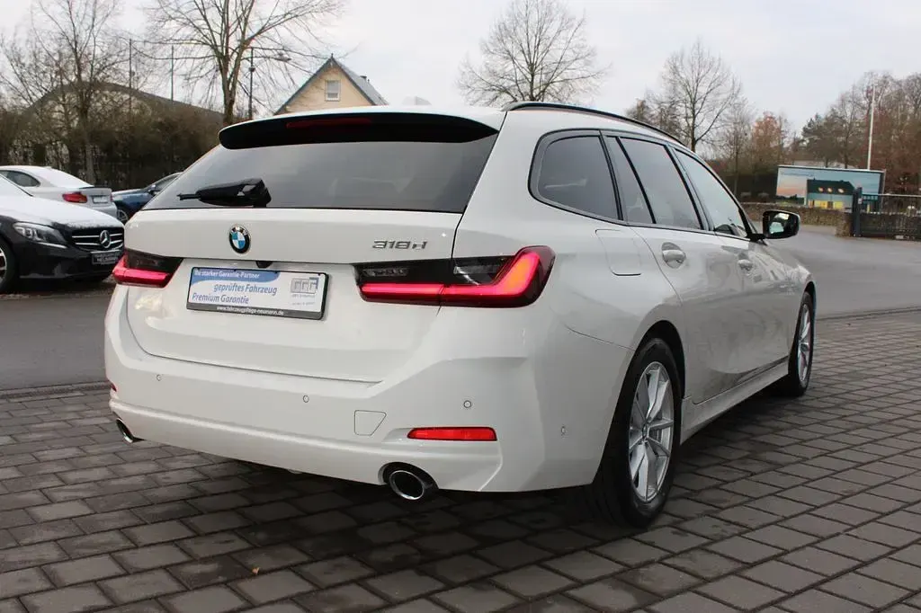 Gebraucht BMW 318 Performance 150 PS (110 kW) 2023 Weiß Kombi