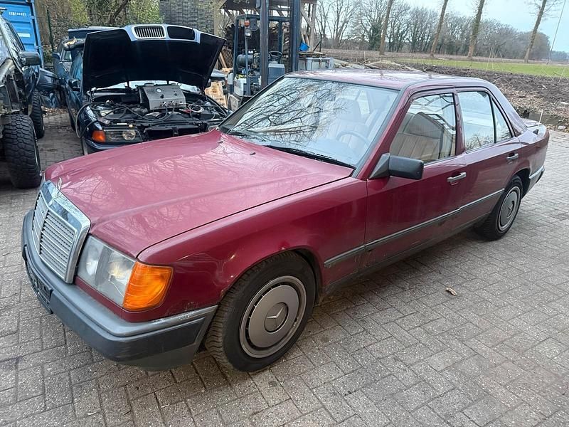 Gebraucht Mercedes E230 132 PS (97 kW) 1988 Limousine