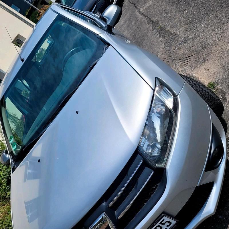 Silber Gebraucht 2015 Dacia Sandero Kleinwagen | 4.500 € - Bild 1/4