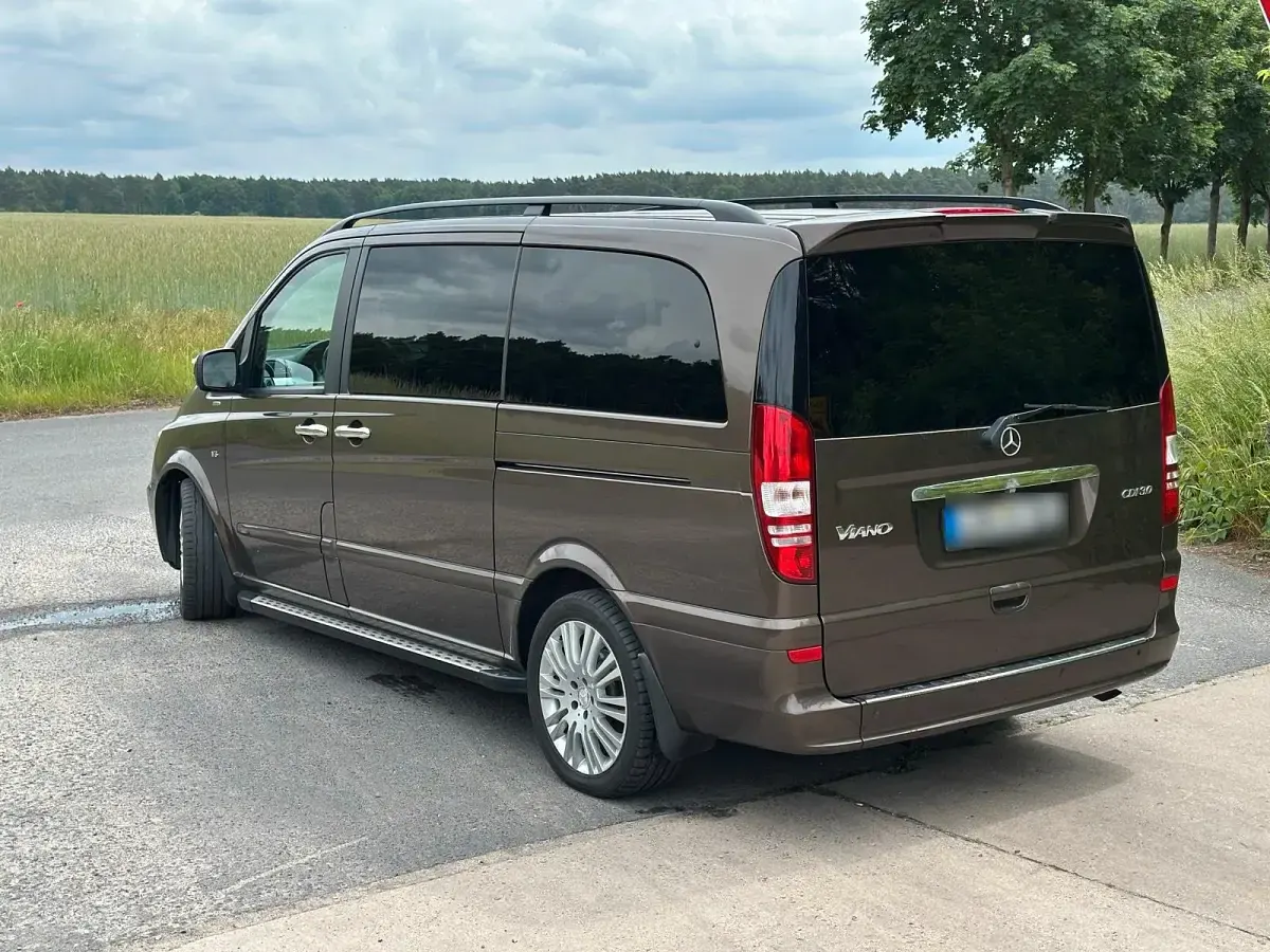 Gebraucht Mercedes Viano 224 PS (164 kW) 2012 Braun Van / Kleinbus