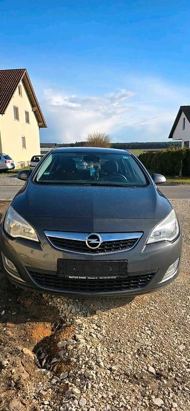 Gebraucht Opel Astra 140 PS (102 kW) 2010 Grau Kleinwagen