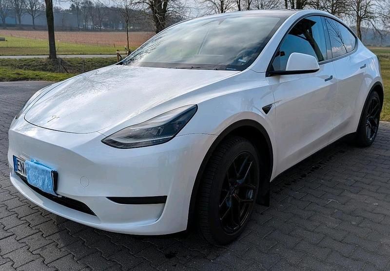 Weiß Gebraucht 2024 Tesla Model Y SUV | 35.000 € (Guter Preis) - Bild 1/4