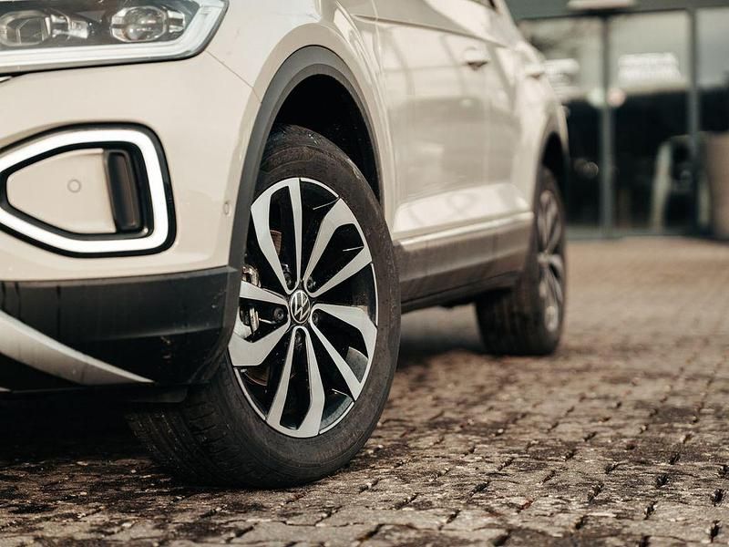 Neu VW T-Roc Style 150 PS (110 kW) 2025 Grau SUV