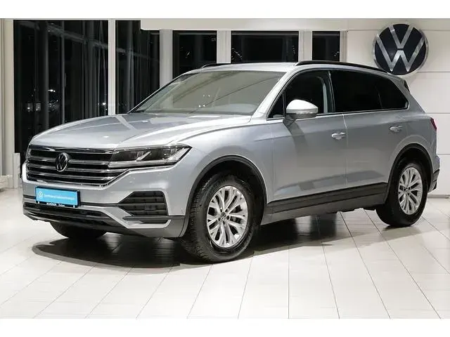 Gebraucht VW Touareg Basis 231 PS (169 kW) 2025 Silber SUV