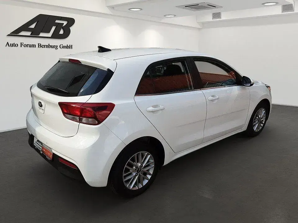 Gebraucht Kia Rio DREAM-TEAM Edition 84 PS (61 kW) 2020 Weiß Limousine