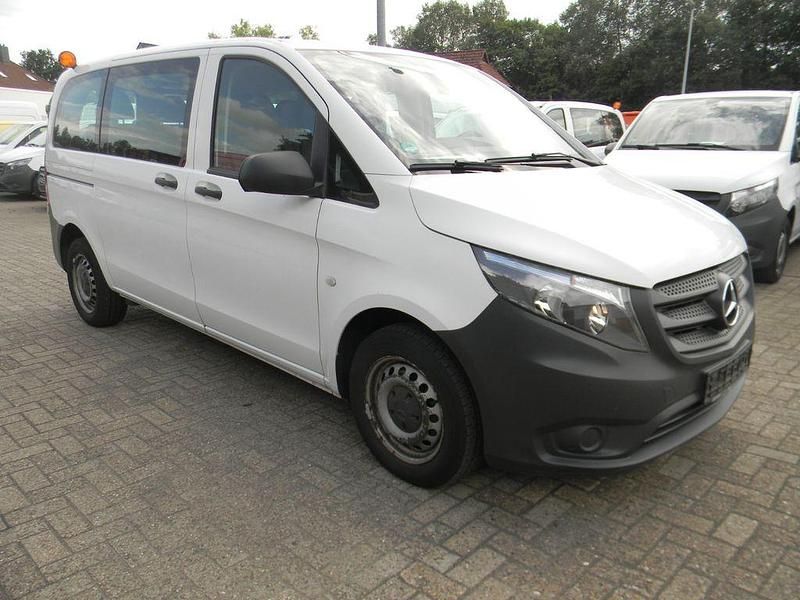 Weiß Gebraucht 2016 Mercedes Vito Van / Kleinbus | 14.816 € - Bild 1/4