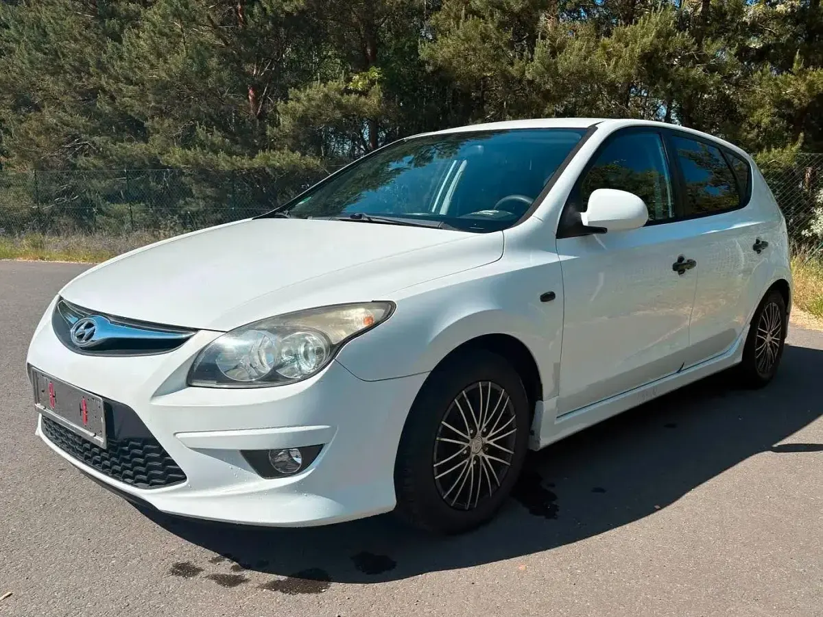 Gebraucht Hyundai i30 109 PS (80 kW) 2011 Weiß Kleinwagen
