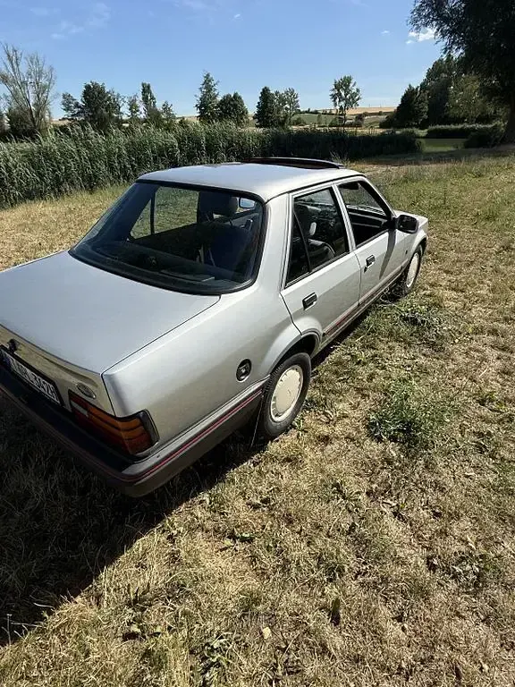 Gebraucht Ford Orion 73 PS (53 kW) 1989 Silber Limousine