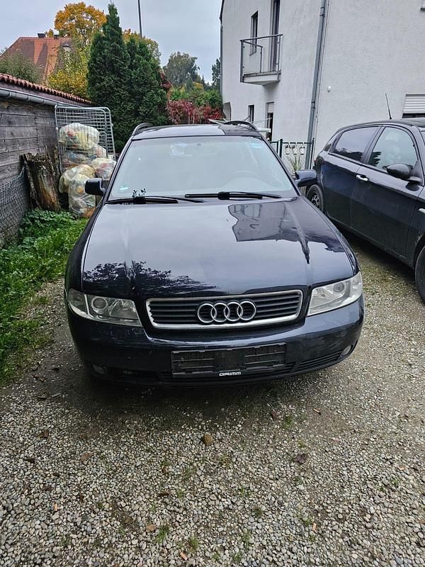 Schwarz Gebraucht 2000 Audi A4 Kombi | 1.000 € (Guter Preis) - Bild 1/4