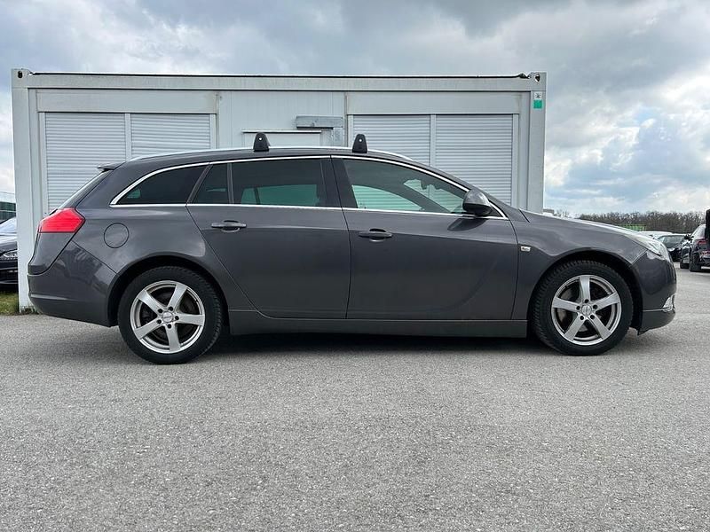 Gebraucht Opel Insignia Sport 131 PS (96 kW) 2011 Grau Kombi