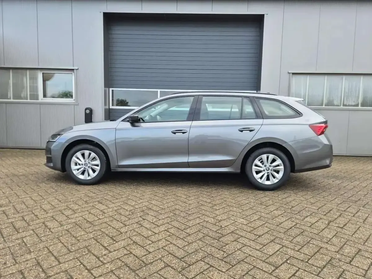 Neu Skoda Octavia Selection 150 PS (110 kW) 2026 Graphitegrau metallic Kombi