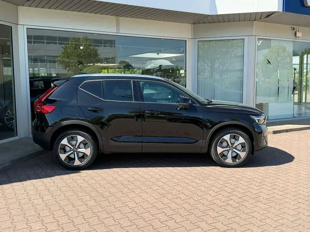 Neu Volvo XC40 Core 163 PS (119 kW) 2026 Schwarz SUV