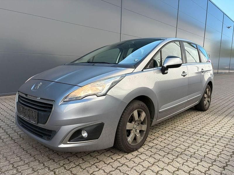 Grau Gebraucht 2014 Peugeot 5008 Allure Van / Kleinbus | 3.900 € (Guter Preis) - Bild 1/4