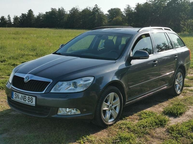Gebraucht Skoda Octavia Elegance 160 PS (117 kW) 2009 Grau Kombi