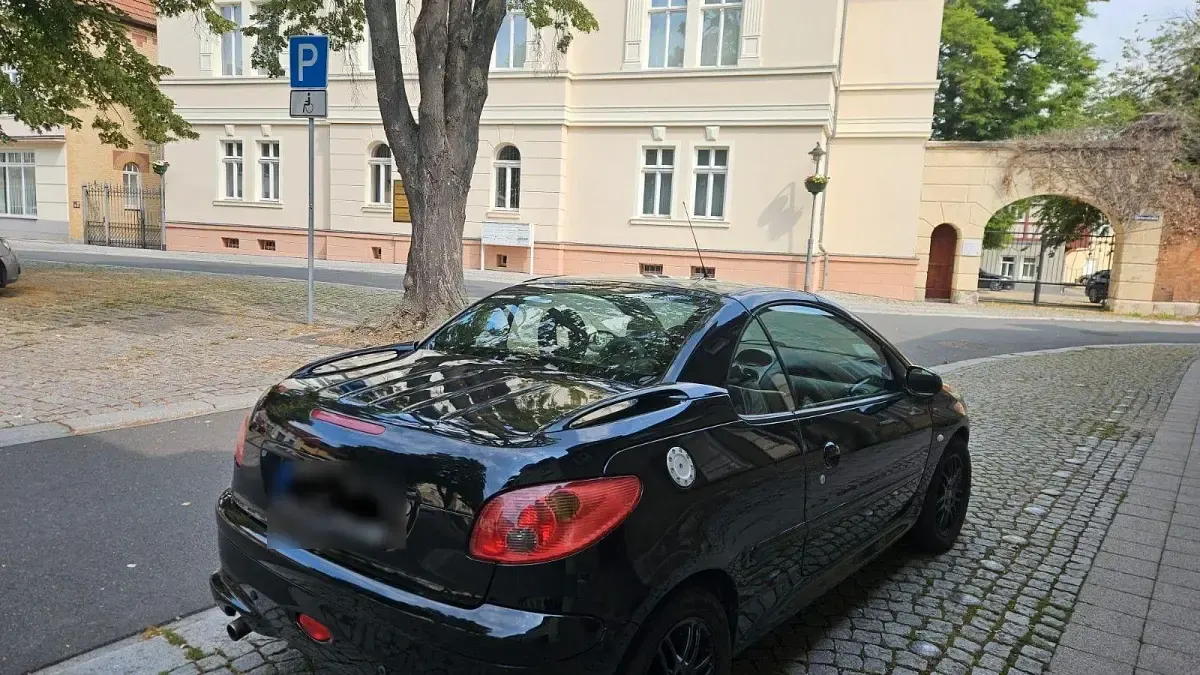 Gebraucht Peugeot 206 CC 109 PS (80 kW) 2004 Schwarz Cabrio