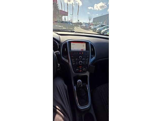 Gebraucht Opel Astra Edition 110 PS (80 kW) 2014 Other Limousine